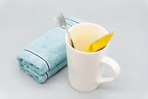 日常洗漱用品毛巾杯子牙刷