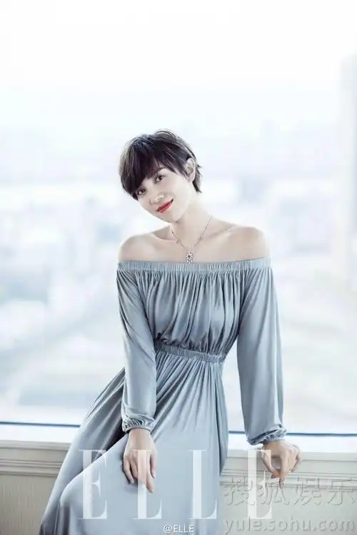 美若天仙宋佳短发配红唇拍写真