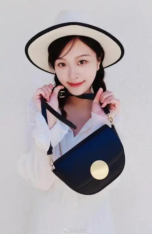 上海戏剧学院钟雯冠