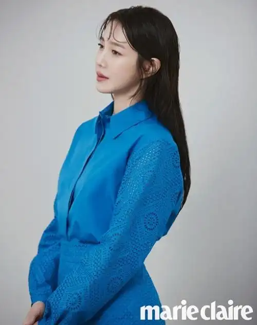 顶楼女主李智雅写真曝光展现优雅女人味