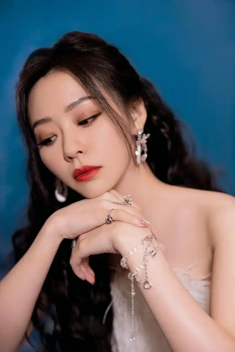 张靓颖 #美出高级感 #美炸了 最近这女人太好看了!美死了 - 抖音