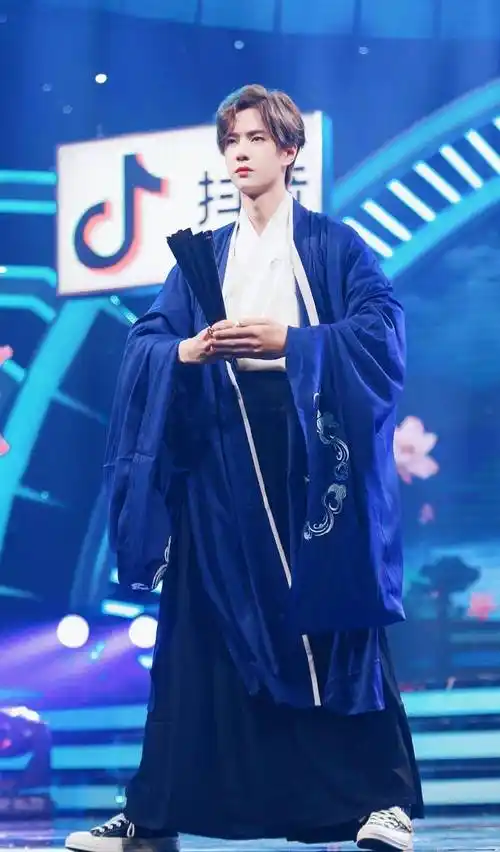 但是在众多风格之中,最为经典也最让大家印象深刻的就是王一博的古风