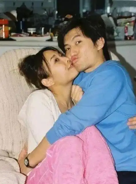 人脉挺硬啊摆个酒大佬坐满32桌