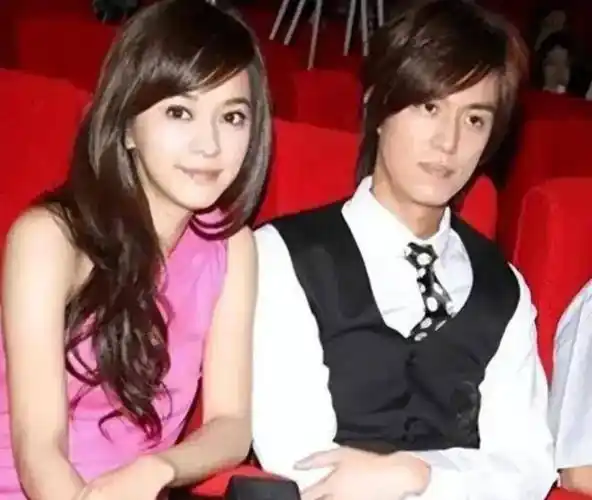 嫁给导演后的陈意涵,一家四口隐居郊区别墅,两个孩子都像爸爸_许富翔