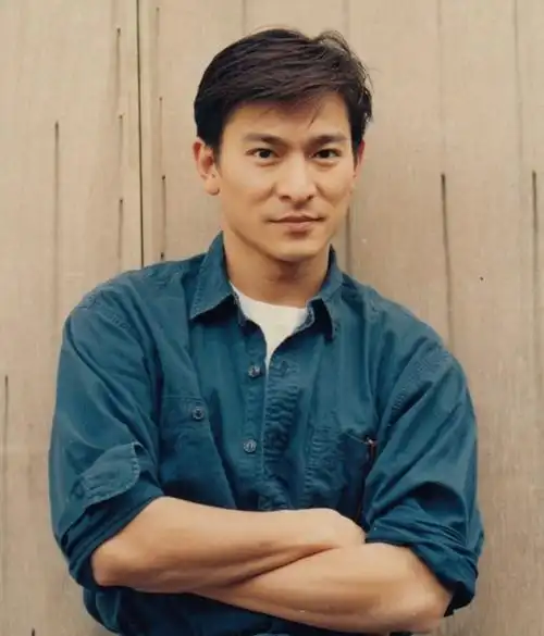 刘德华参演过170多部电影,其中不乏和周星驰,周润发等人合作的经典