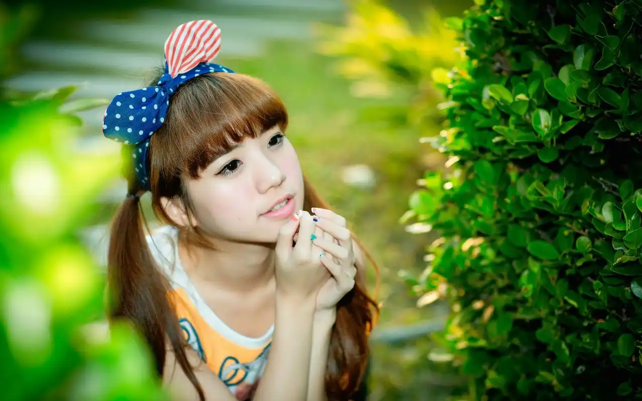 清纯活力的校园美女生活照电脑桌面壁纸