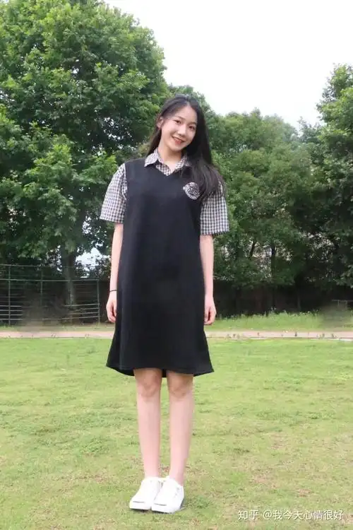 身高168身材匀称长相甜美的女大学生应该怎样穿搭