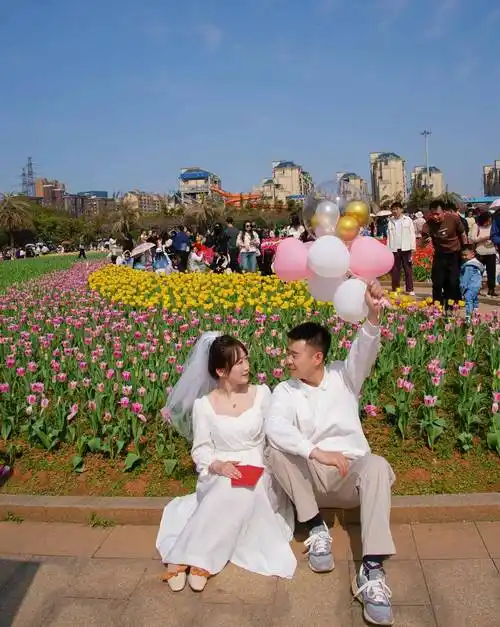 当国际幸福日遇上春分日这对结婚的新人对幸福有了最好的诠释