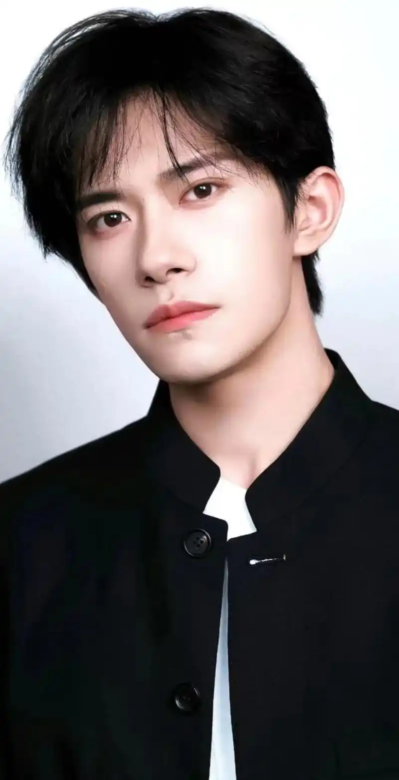 这组壁纸也太太太帅了吧#易烊千玺 #玺子哥 #易烊千玺绝美镜