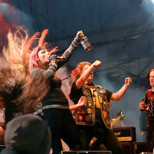 94 by 璀璨 标签:欧美摇滚酒吧