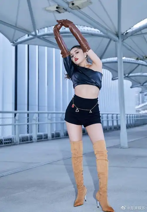 虞书欣到底有多少靴子