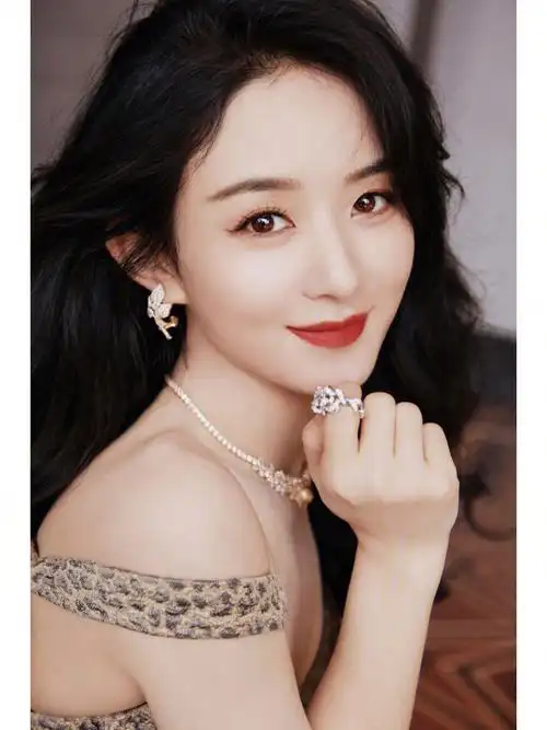 赵丽颖dior迪奥梦之设计师展览成都