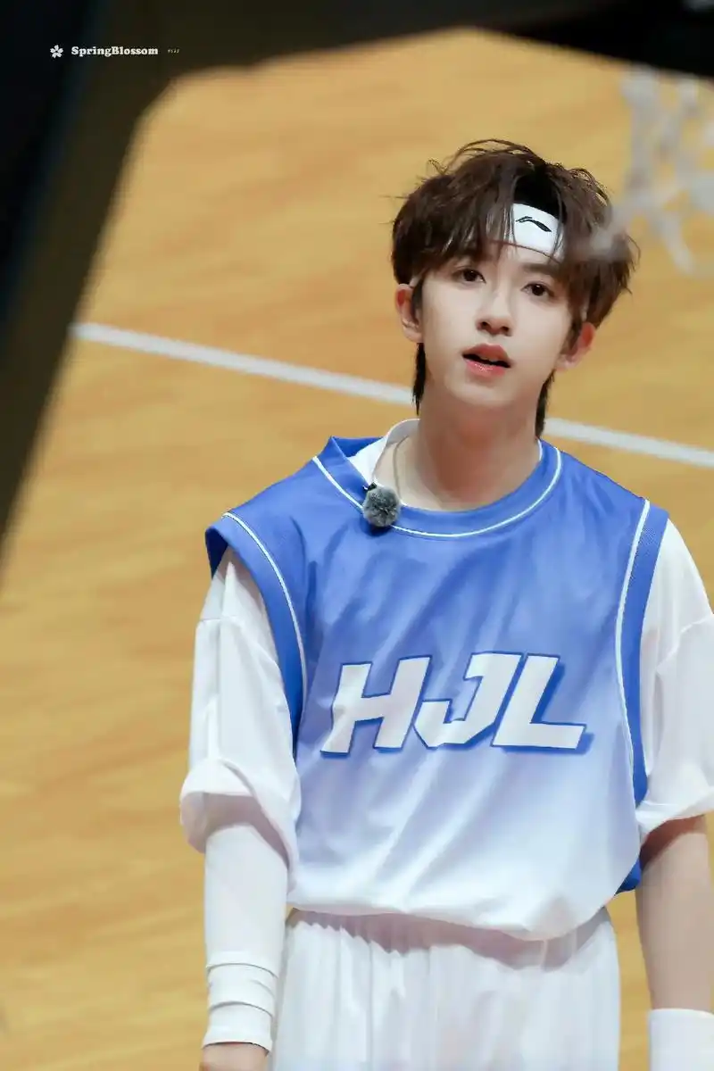 这是谁家的宝宝呀～#贺峻霖 - 抖音