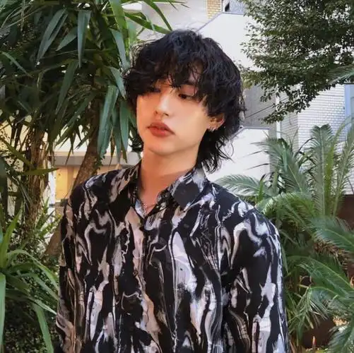 男头标准omega长相的日本小哥