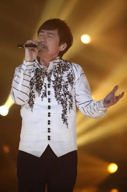 《我是歌手》张宇带伤参赛 压轴登场唱陈升