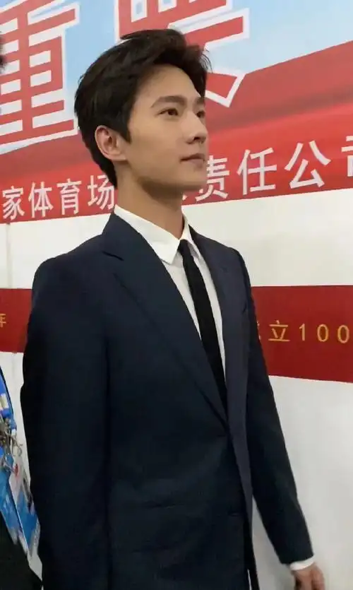 杨洋##杨洋#小时候出道前童年照早期 美图头像杂志代言图片开屏视频