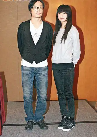 蔡卓妍和郑中基隐婚四年,一直未对外公布,可是二位离婚的新闻真够让