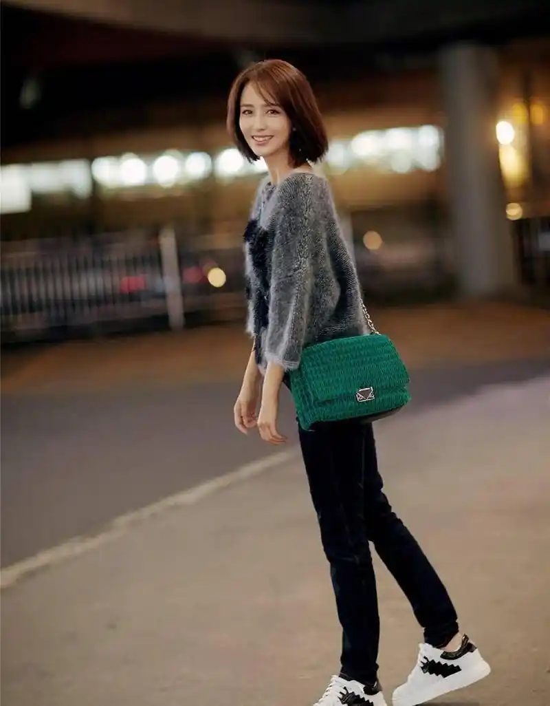 佟丽娅的时尚品味令人赞叹不已.