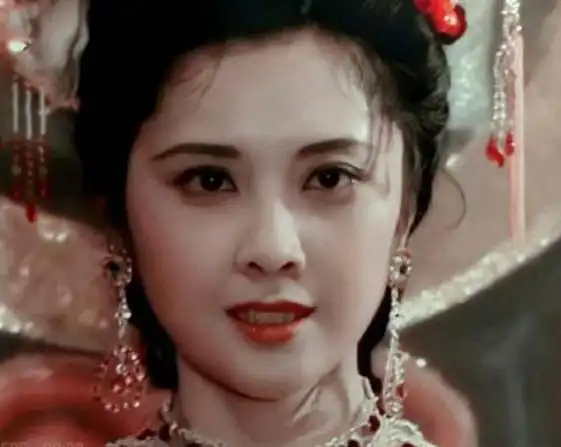 她是公认最美女儿国国王,太美了,很少人知道,还演过这么多剧