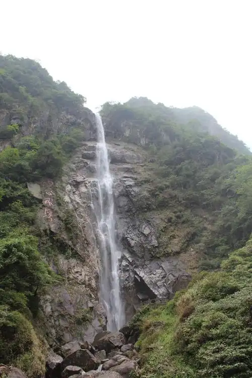 云谷飞瀑,宜春八景之一,也是明月山必游之处