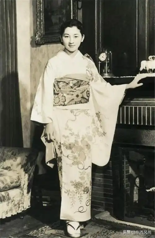 美智子被称为日本平民皇后第一人典型的和服美人柔美温婉