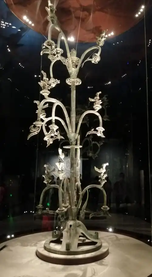 四川三星堆博物馆出土的文物工艺精湛非常惊艳