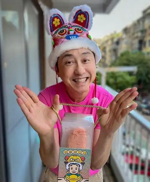 庾澄庆儿子是知名歌手如今62岁的我不敢老去还要照顾老母亲