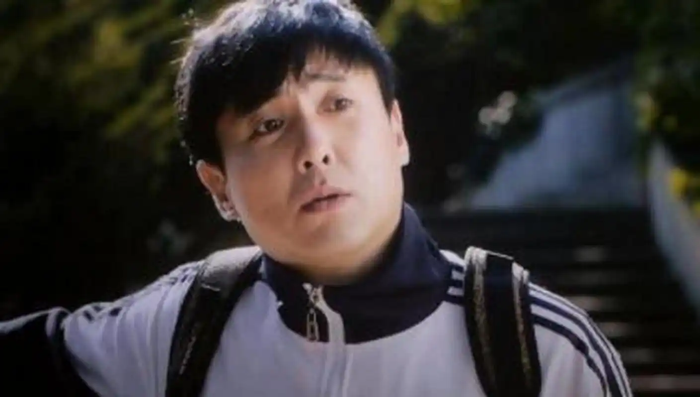 没有任何一个军艺校草能过抵挡得住肥胖的腐蚀,沈腾年轻时长得一幅