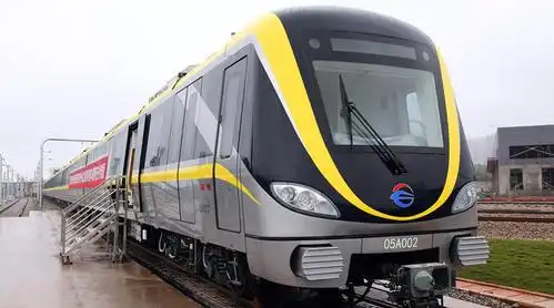 长沙地铁5号线首列车今日运抵长沙 永磁牵引列车亮相星城