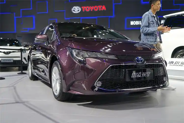 雷凌双擎版车型与燃油版造型采用了极为相似的外观设计,在车身颜色