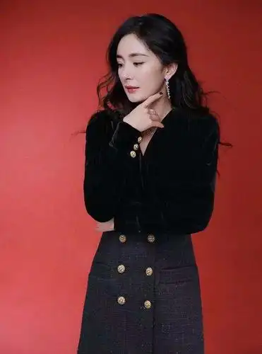 杨幂明星同款连衣裙女2021新款丝绒拼接羊毛花呢时尚连衣裙