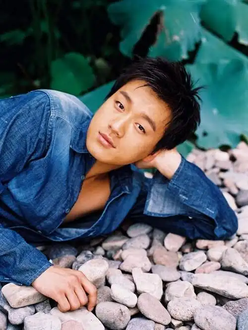 图文:佟大为称超越杨瑞很难 只想做认真的演员