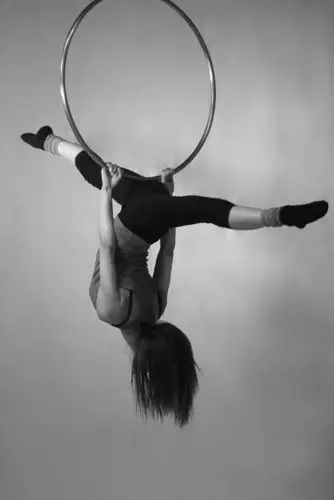 依繁演绎吊环版唯美钢管舞_高清图集_新浪网