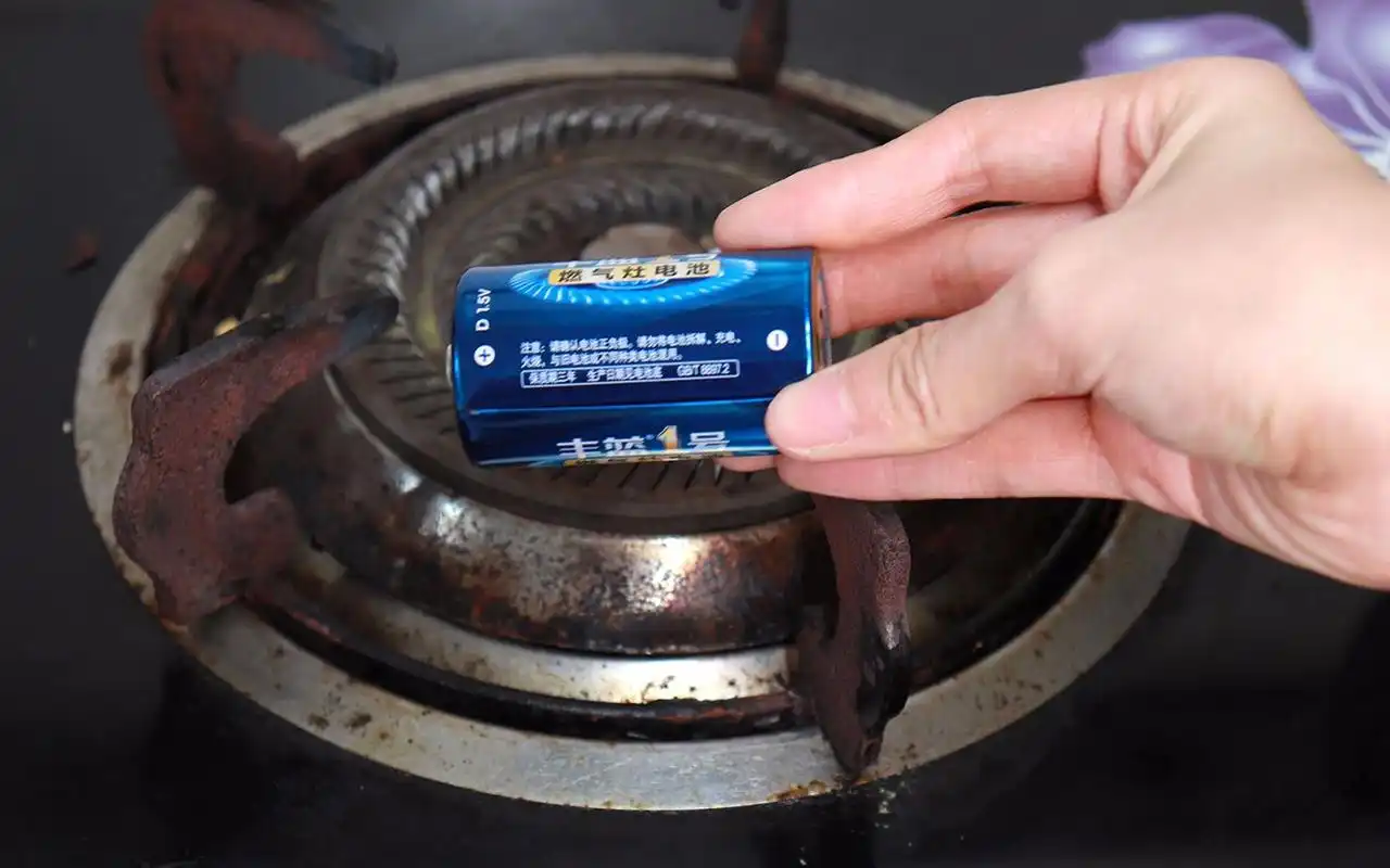 燃气灶太费电池怎么办维修师傅教我一招一年省下不少电池钱