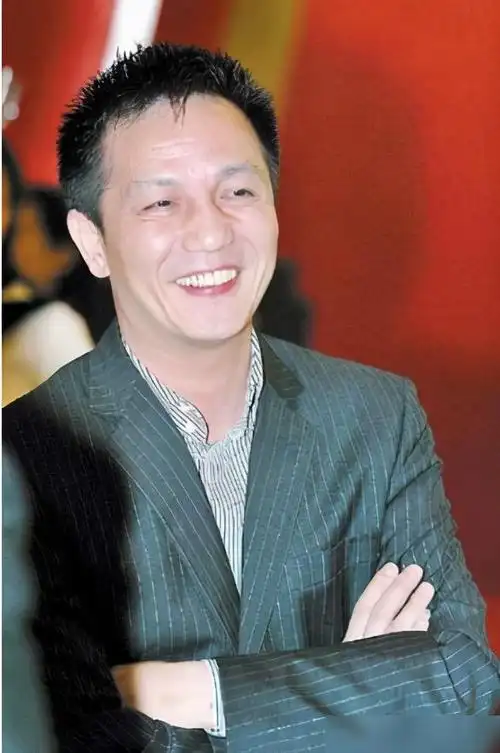 上海首富周正毅嫌监狱太热自费装空调入狱16年躺赚30亿