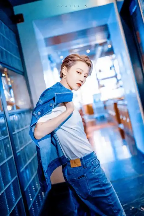 刘雨昕ck内衣代言人