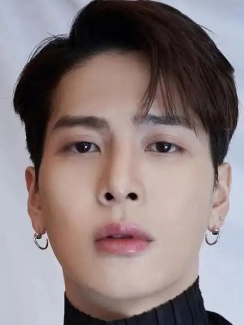 王嘉尔发型参照