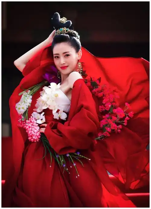 那些年惊艳了时光的女演员红衣古装造型,美女如云,你想看的都有