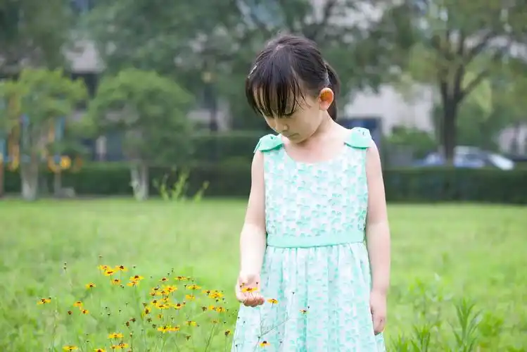 【图片1】五岁的小姑娘--蜂鸟论坛照片套图