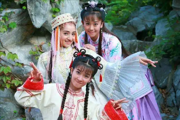 十问新版《还珠格格》艺术总监何琇琼-搜狐娱乐[引用日期2020-08-24]2