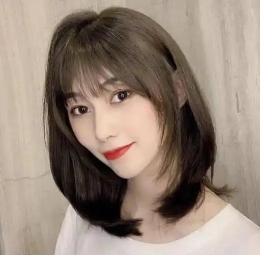 2021年流行发型中长发,每一款都显脸小_发型造型_宝妈时尚生活网