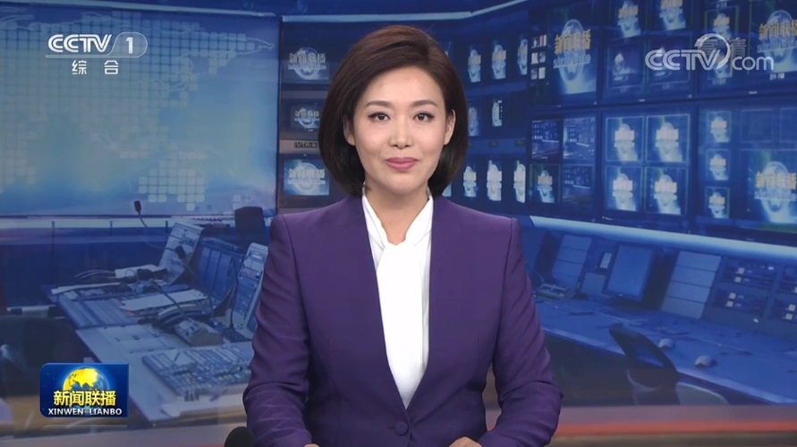 1997年到2002年10月在黑龙江电视台做主持人,主持"中国新闻名专栏"