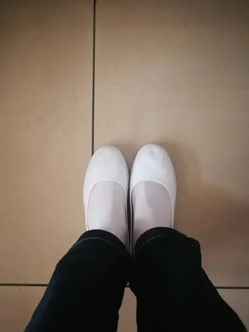 春天可以穿下面的白布鞋出门玩么?