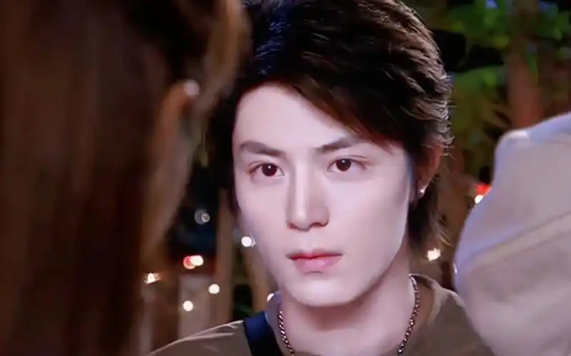 霍建华不愧是天涯四美,年轻时的颜值真是太帅了,他拍戏还不喜欢化妆,