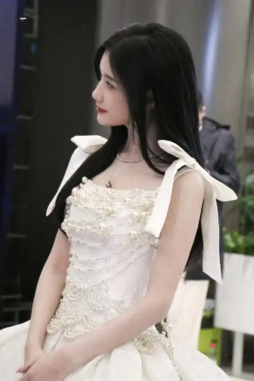 陈意涵estelle超话383937383838 遥望x27公主来了@陈意涵