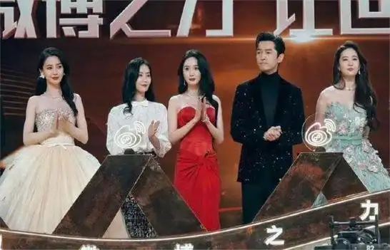 刘亦菲膀大又腰圆算不算顶级美人?看看她和杨幂的合照你自然知晓