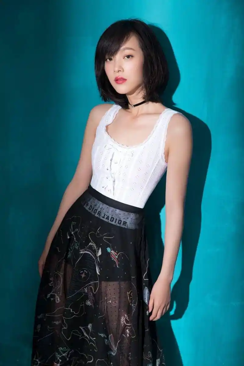 从容淡雅的素雅女神何杜鹃