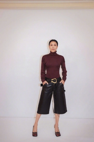 那英终于认真打扮格纹印花衬衫配黑色半身裙时髦优雅干练大气