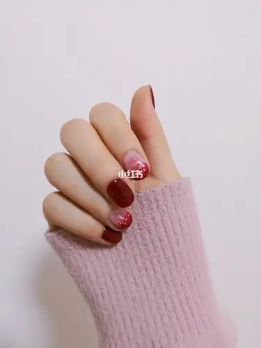 新年做个车厘子色渐变美甲979797