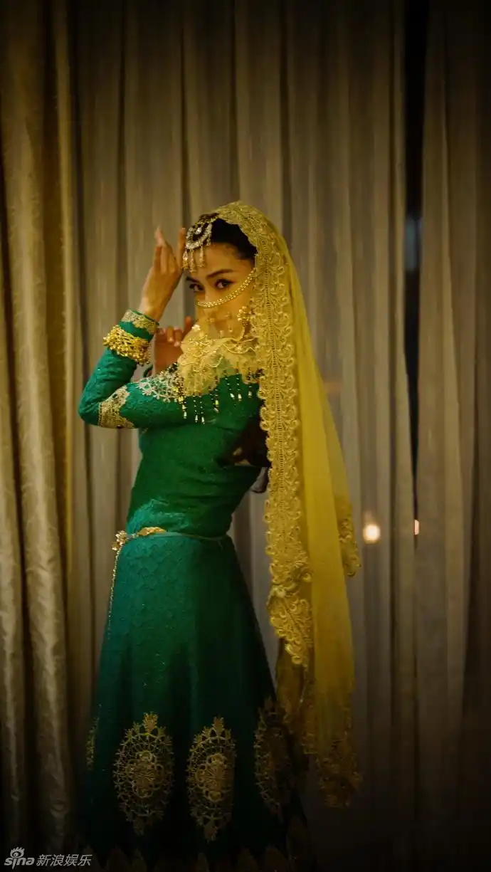 组图:baby变蒙面女郎 身姿婀娜展异域风情_高清图集_新浪网